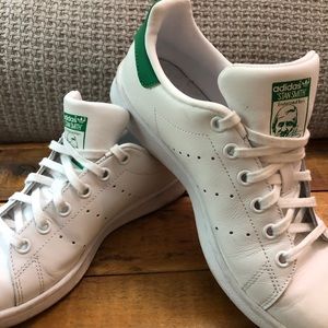 Adidas Stan Smith Sneakers (size 5 kids/ 7 women)